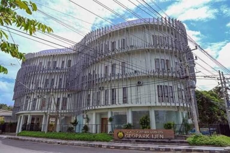 Pusat Informasi Geopark Ijen2 768x512