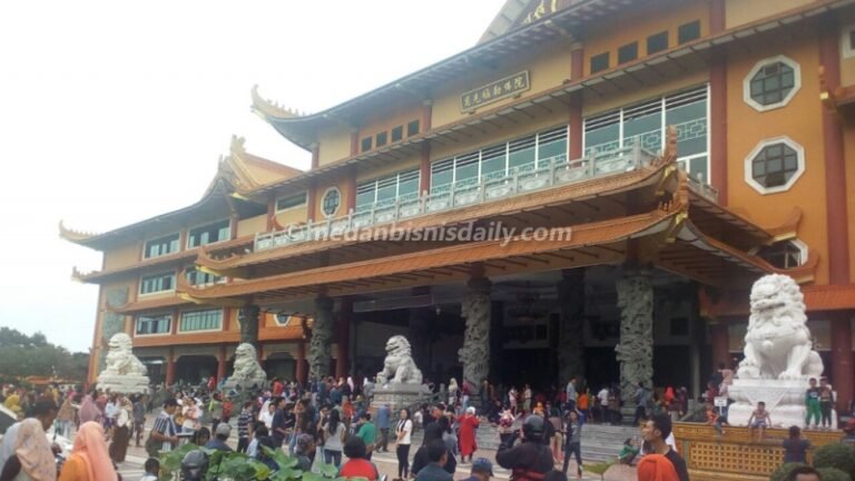 20180102 080036 maha vihara maitreya destinasi wisata alternatif di kota medan 768x432