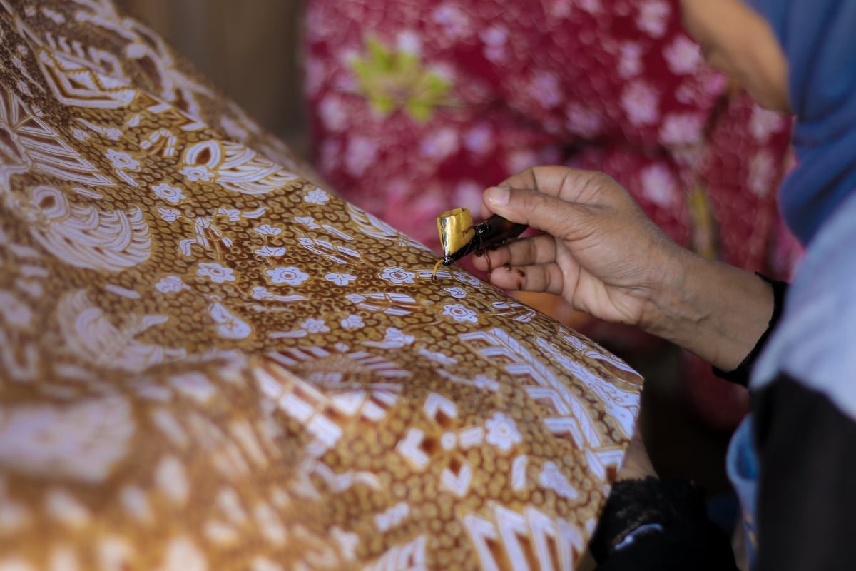 Belajar Membatik Langsung dari Pengrajinnya Yuk, di 7 Kampung Batik Berikut Ini!