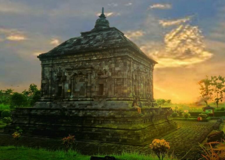 large candi banyunibo f20df71fee8bcb9c9485989026f1b7ed 768x547