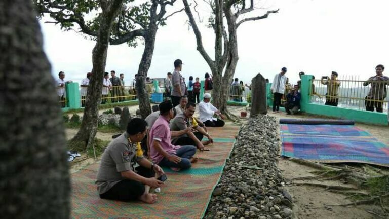 makam papan tinggi 768x432