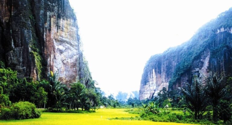 Air Terjun Lembah Harau 768x414