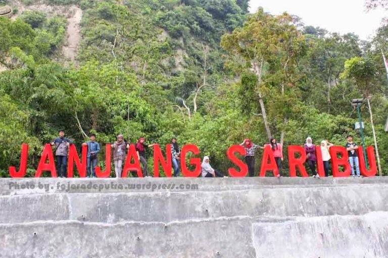 Objek Wisata Janjang Saribu Bukittinggi Sumatera Barat 768x512