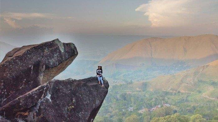 wisata batu marompa di samosir