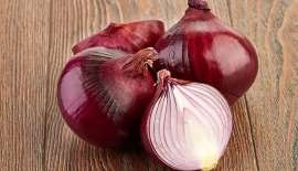 Kiat agar Tak Keluar Air Mata kala Mengiris Bawang