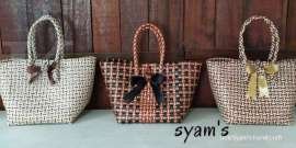 Tas anyaman plastik yang naik daun di kala pandemi