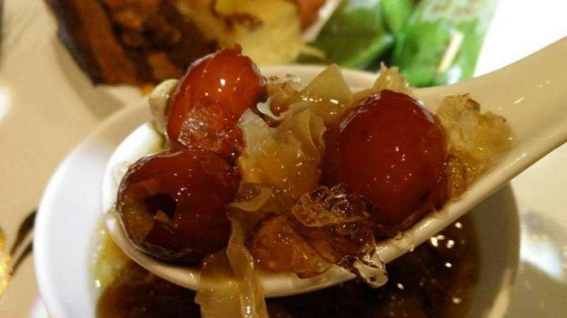 7 Kuliner Legendaris Sekitar Alun-alun Bandung, Harus Coba Roti Jadul di Toko Roti Sidodadi