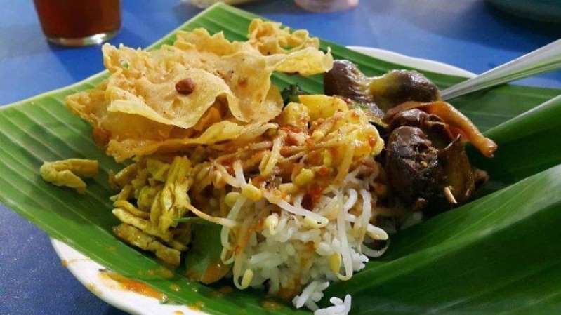 Nasi Pecel Mbak Toety dan 4 Kuliner Malam di Mojokerto yang Terkenal Enak dan Paling Laris
