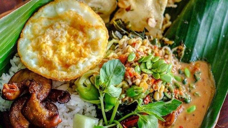 5 Warung Nasi Pecel di Solo yang Terkenal Enak, Ada yang Disajikan dengan Pincuk
