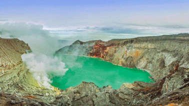 Ingin Melihat Blue Fire Kawah Ijen? Ini Persiapan yang Perlu Dilakukan