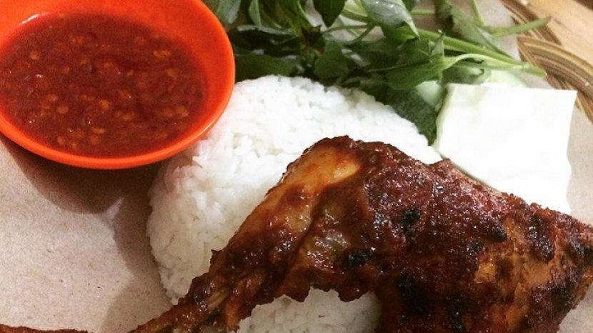 Nikmatnya Ayam Bakar Bumbu Rujak Rumah Makan Abang, Kuliner di Lebak Bulus Langganan Para Artis