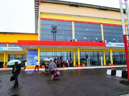 Bandara Binaka di Gunung Sitoli. Nias. foto adji k