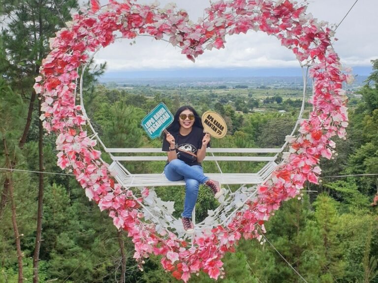 Berada di kawasan pegunungan suguhan bentang pemandangan Rumah Pohon Sidikalang Sumatera Utara tersaji indah Astri Anggreni e1598240820416 768x576 1