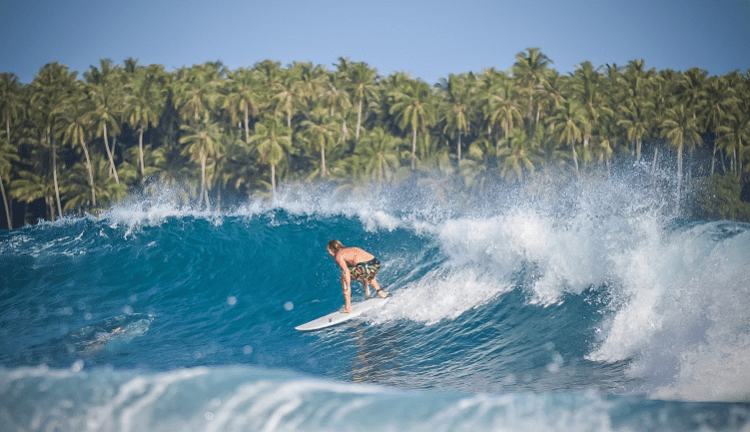 Djawanews Travel Pantai Sorake Desa Botohilitano Pantai yang Disebut Memiliki Ombak Terbaik 2 02 serselancar di pantai sorake storagetrubusid