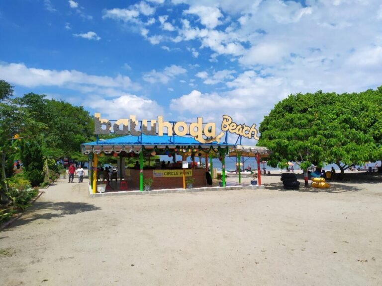 Titik temu dan pintu masuk Pantai Batu Hoda merlin hutagalung 1024x768 1 768x576 1