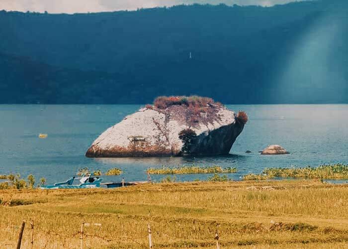 batu guru pangaloan danau toba samosir