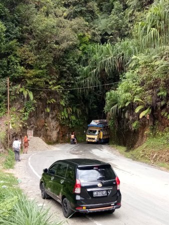 harus antri dengan yang