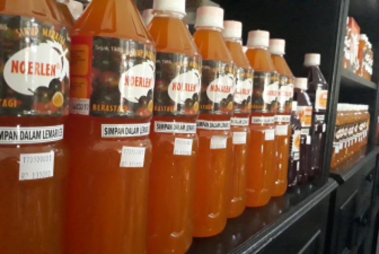 noerlen salah satu produsen sirup markisa rumahan yang ada  180920084930 947 768x514