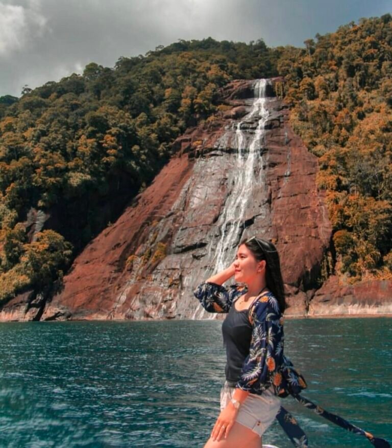 pantai di sibolga 898x1024 1 768x876