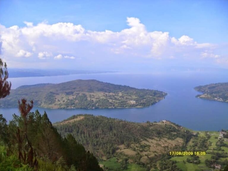 sejarah terciptanya danau toba dan pulau samosir 768x576