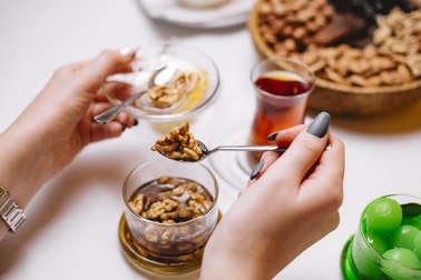 7 Makanan Khas dengan Bahan Utama Kacang Kenari