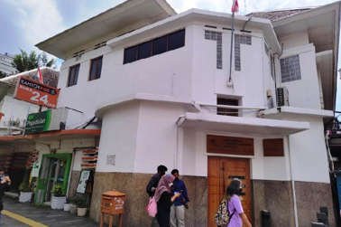 Menengok Sejarah di Kawasan Cikini, Dari Kantor Pos Sampai Pabrik Roti Tertua