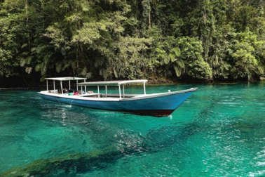 5 Danau di Indonesia yang Airnya Sebening Kaca, Bikin Ngebet Nyemplung