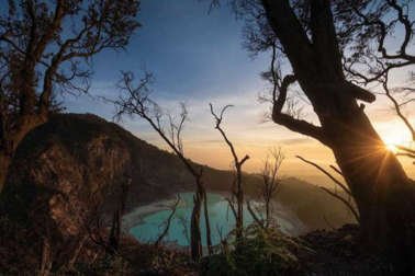 5 Wisata Kawah Terindah di Pulau Jawa, Wajib Masuk Bucket-List