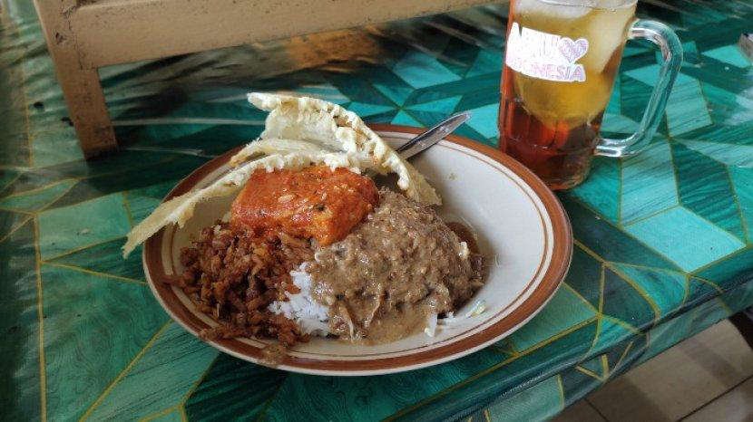 Nasi Pecel Legendaris di Lamongan Eksis Sejak 1968, Porsi Jumbo Cuma Rp 7 Ribu