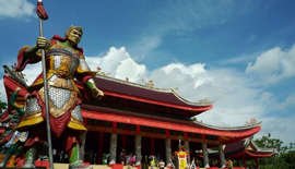 Rekomendasi 5 Destinasi Wisata Bernuansa Imlek, Termasuk Petak Sembilan