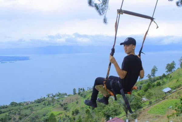 10 Rekomendasi Wisata Ayunan Selain di Bali, Kamu Berani Naik?