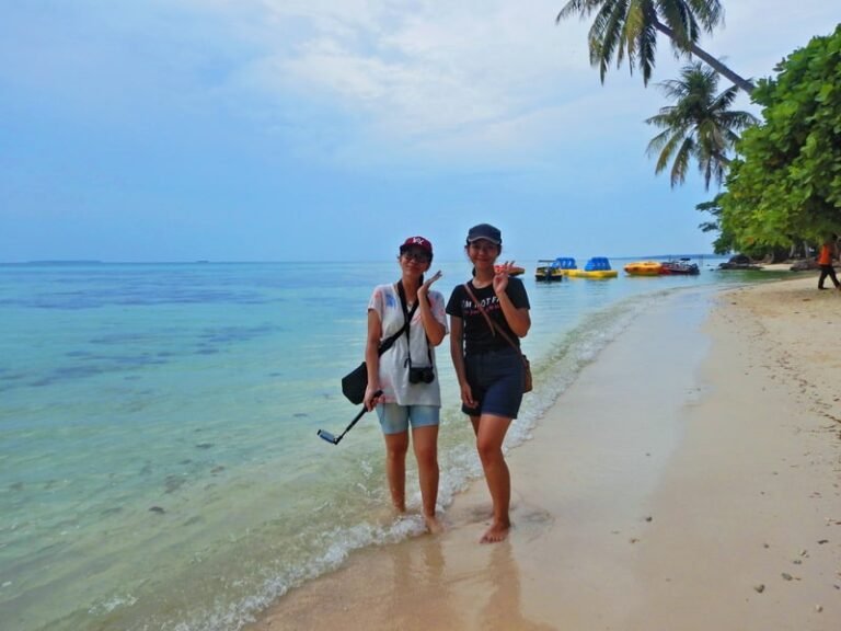 Destinasi Wisata Karimunjawa Pantai Tanjung Gelam 768x576