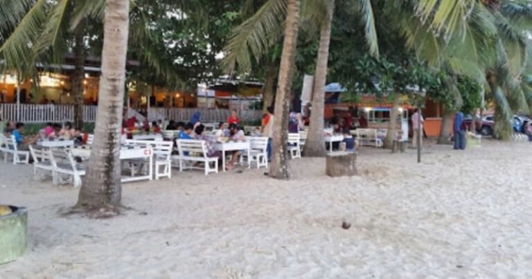 Fasilitas di Pantai Monpera 768x403