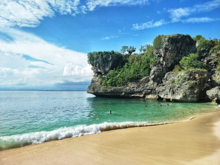 Indahnya Tepi Pantai Balangan. Foto Gmap Photo henhen 768x576