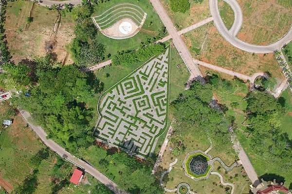 Labirin Kebun Raya Indrokilo