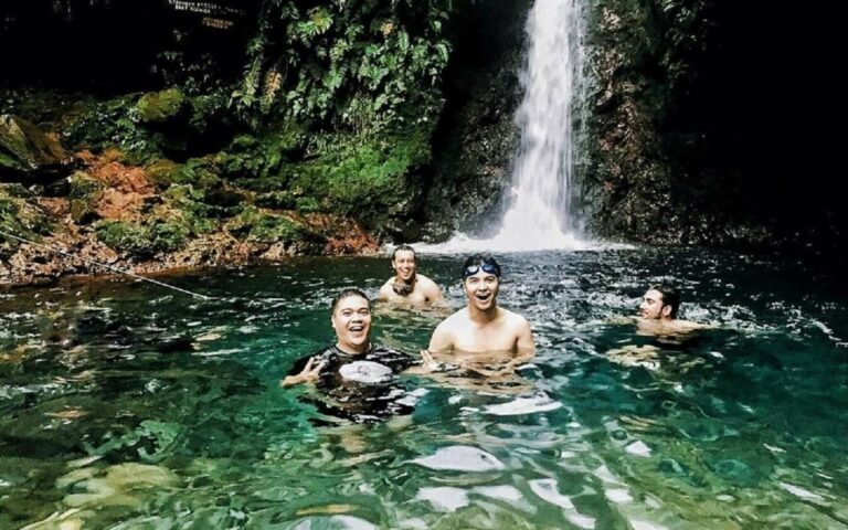 Menikmati kesegaran air Curug Pangeran Bogor dengan berenang di kolam di bawah aliran air terjun ivansupandi e1559623716989 1345x840 1 768x480
