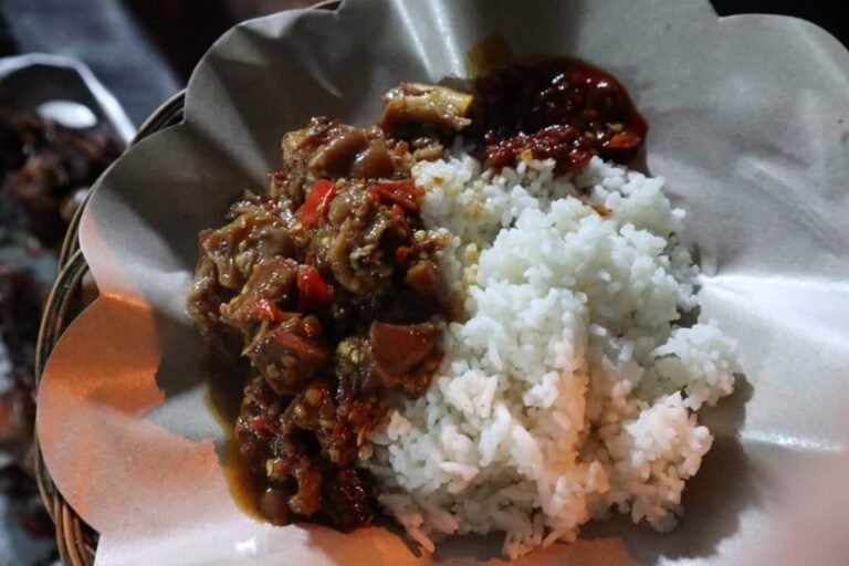 Oseng oseng Mercon Bu Narti Jogja rositajuher 1024x683 1 768x512