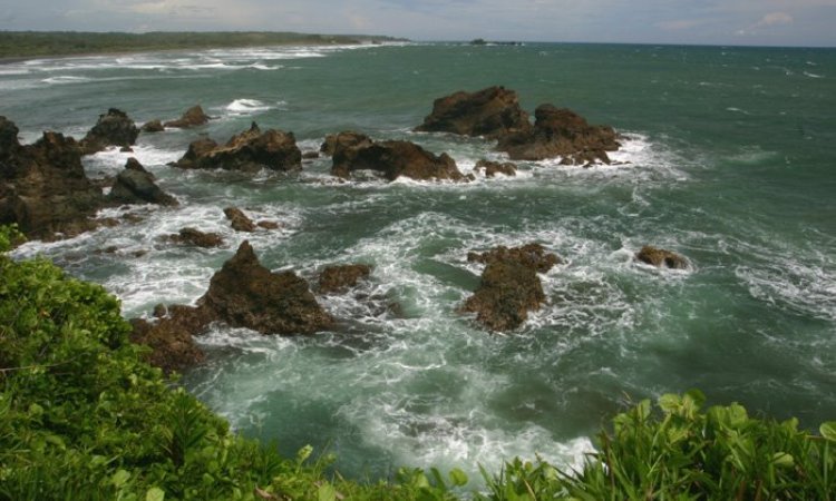 Pantai Karang Purirano