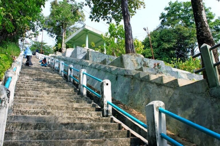 Tangga seratus 768x512