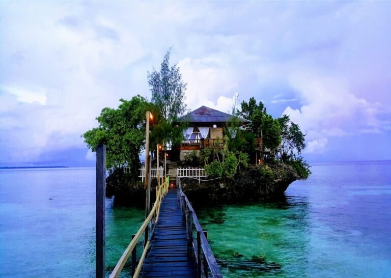 kawasan Taman Nasional Wakatobi Kabupaten Wakatobi Sulawesi Tenggara Adam Hermawan 1024x728 1 768x546