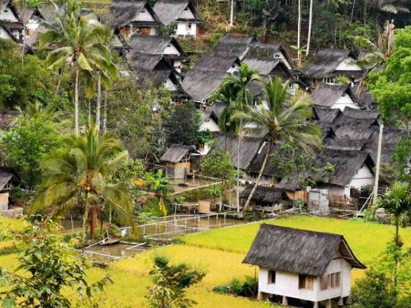6 Desa Adat Terpopuler di Indonesia, Suasananya Bikin Hati Adem!