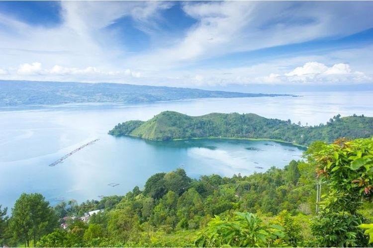 5 Alasan Harus Wisata ke Danau Toba, Latar Film Ngeri-ngeri Sedap