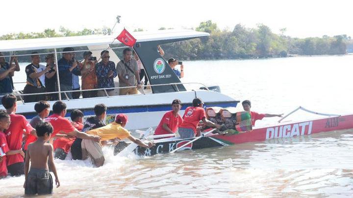 Atraksi Balap Sampan, Tradisi Nelayan Pesisir di Lombok untuk Mencintai Sumber Pendapatan Mereka