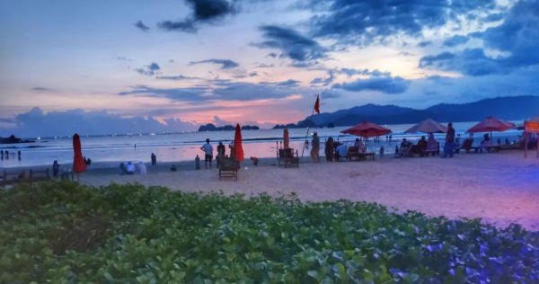 Pantai Pulau Merah Banyuwangi5