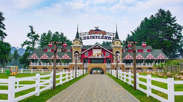 14 Rekomendasi Restoran di Puncak Bogor dengan Pemandangan Alam Terbaik