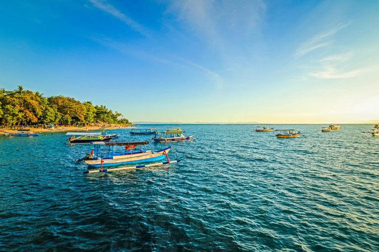 6 Wisata Pantai Lombok Barat, Ada Pantai dengan Air Terjun