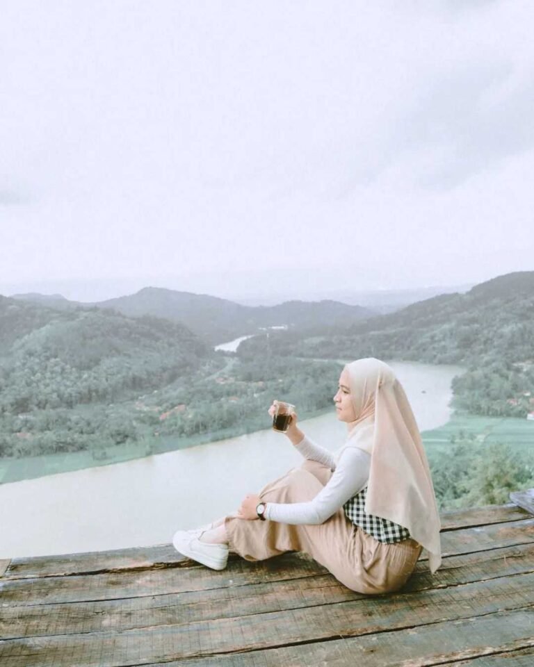 Wisata Bukit Watu Meja2 768x960