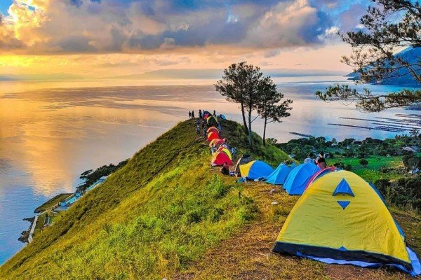 7 Wisata Bukit di Sekitar Danau Toba, Panoramanya Memanjakan Mata