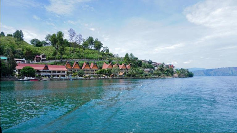 5 Danau Terluas di Indonesia, Pernah Mengunjunginya?