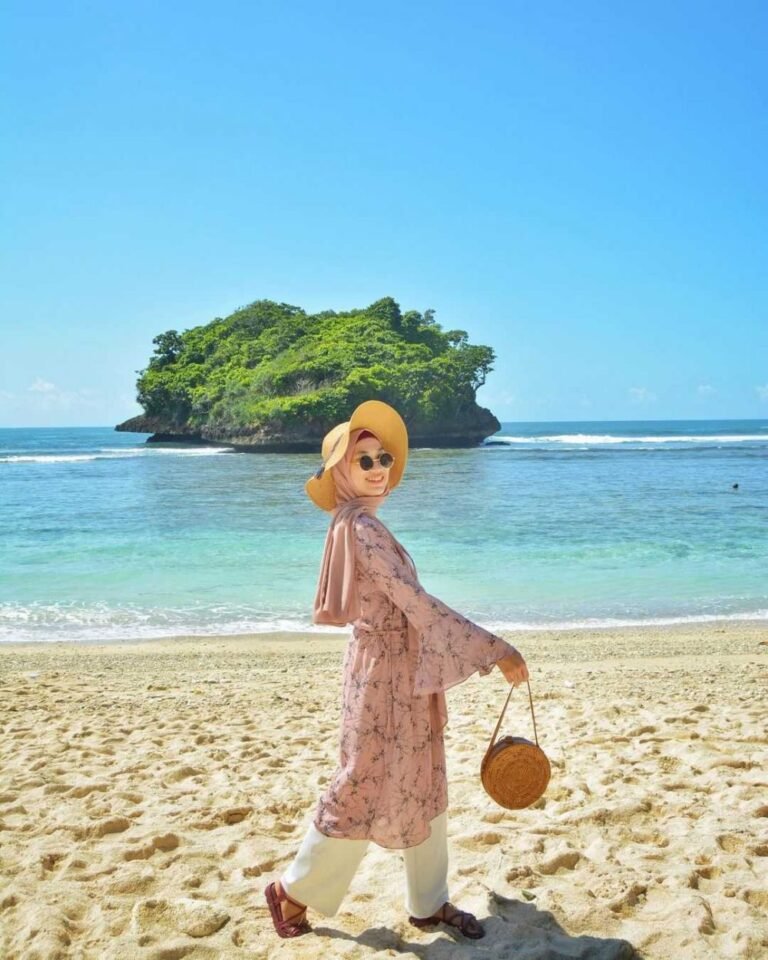 Wisata Pantai Teluk Asmara5 768x960